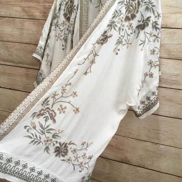 Faith & Zoe Kimonos & Yukatas Faith Zoe Embroidered Kimono In Cream